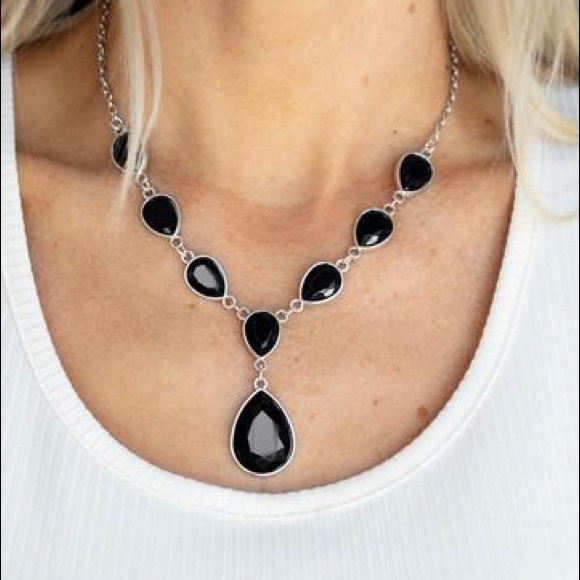 PAPARAZZI PARTY PARADISE - BLACK NECKLACE